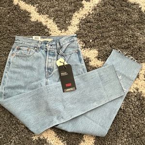 NWOT Levi Premium Wedgie Straight